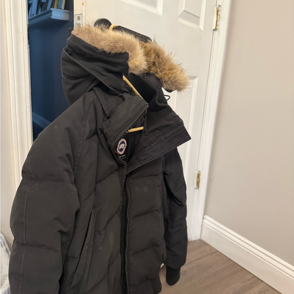 Authentic Canada Goose Black bomber puffer with Fur Hood - Picture 5 of 5